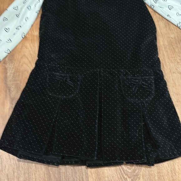 Wendy Bellisimo velvet black jumper, with pleated skirt and front pockets. 48 mo - Picture 2 of 11